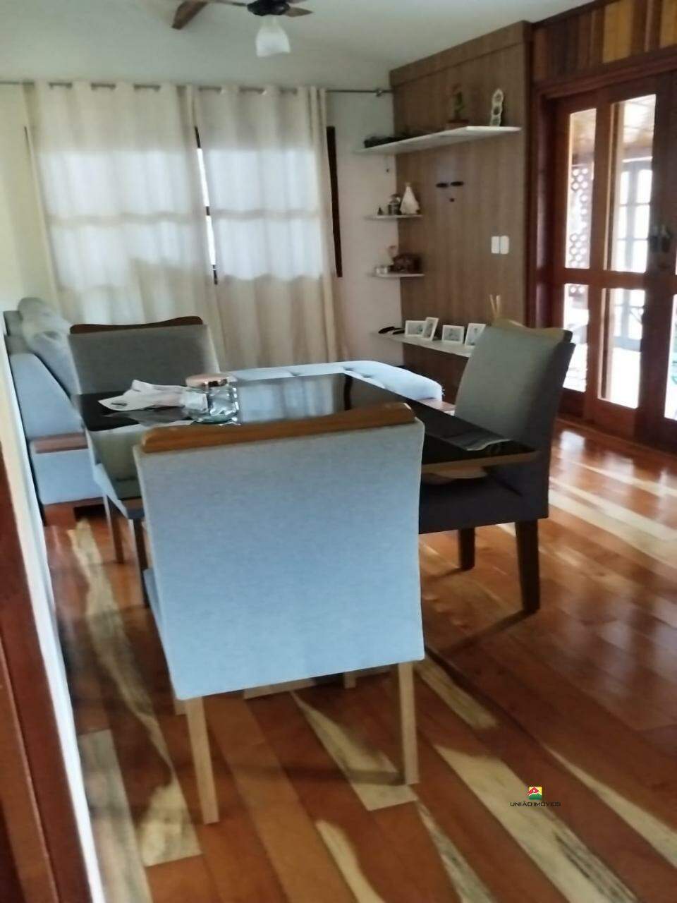 Casa à venda no UBÁ: 