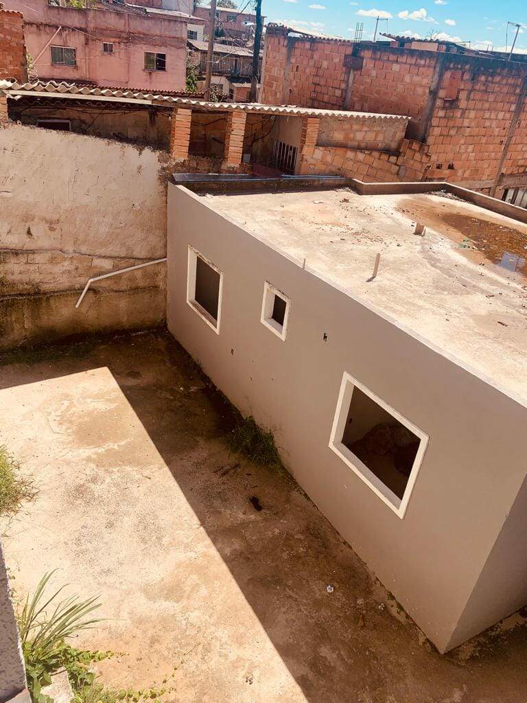 Casa à venda com 2 quartos, 100m² - Foto 2