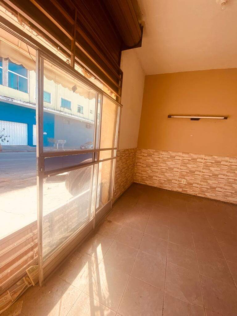 Casa à venda com 4 quartos, 340m² - Foto 1