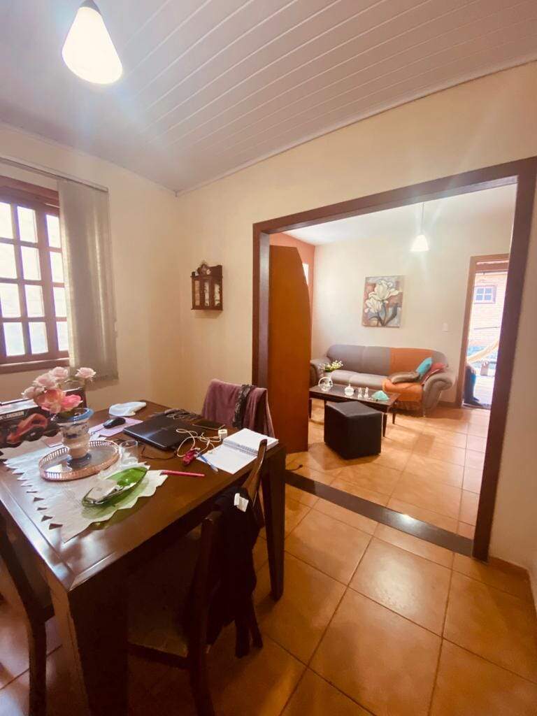 Casa à venda com 3 quartos, 400m² - Foto 1