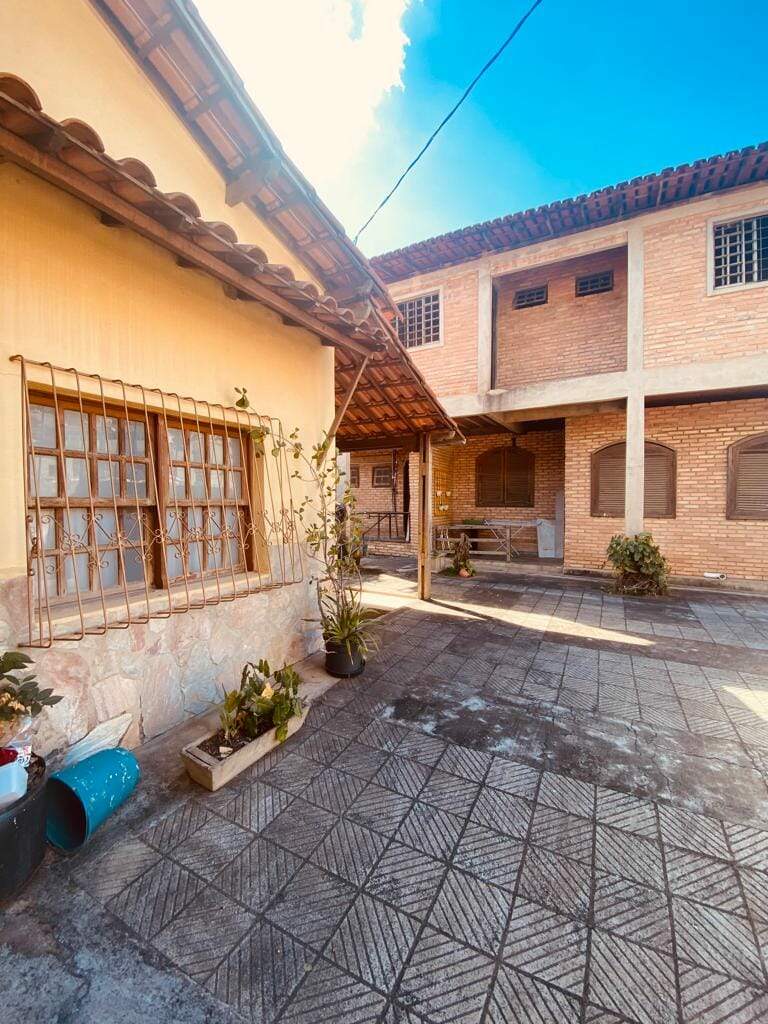 Casa à venda com 3 quartos, 400m² - Foto 4