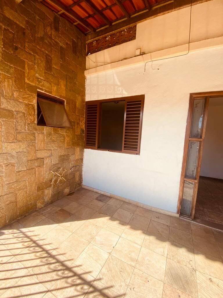 Casa à venda com 5 quartos, 340m² - Foto 1