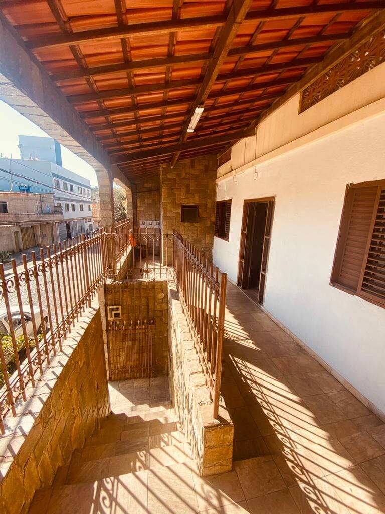 Casa à venda com 5 quartos, 340m² - Foto 3