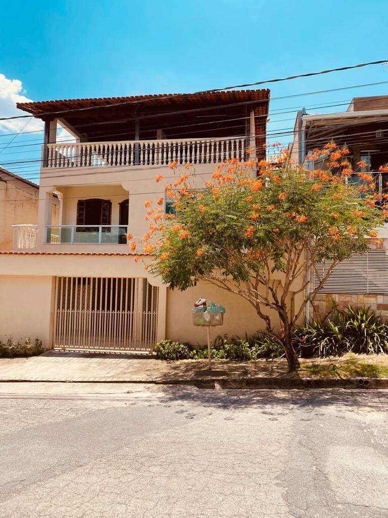 Casa à venda com 4 quartos, 280m² - Foto 2