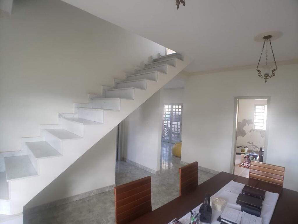 Casa à venda com 3 quartos, 200m² - Foto 4