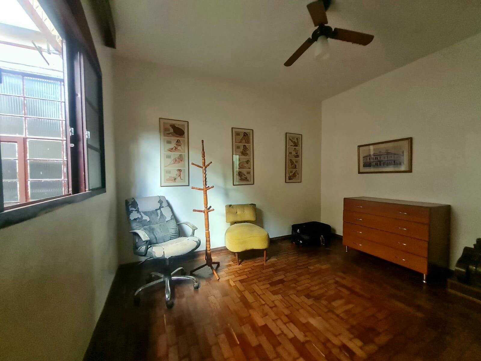 Casa à venda com 3 quartos, 360m² - Foto 1