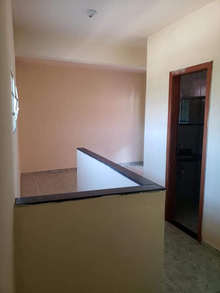 Casa à venda com 4 quartos, 200m² - Foto 4