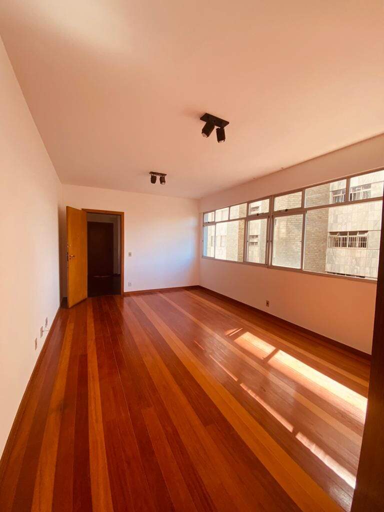 Apartamento à venda com 4 quartos, 230m² - Foto 1