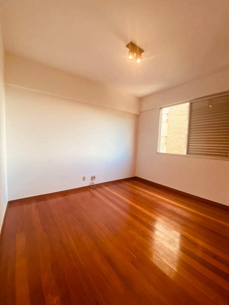 Apartamento à venda com 4 quartos, 230m² - Foto 4