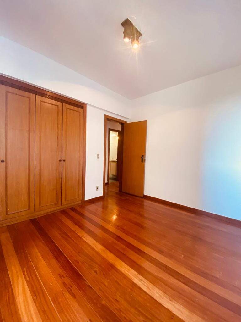 Apartamento à venda com 4 quartos, 230m² - Foto 7