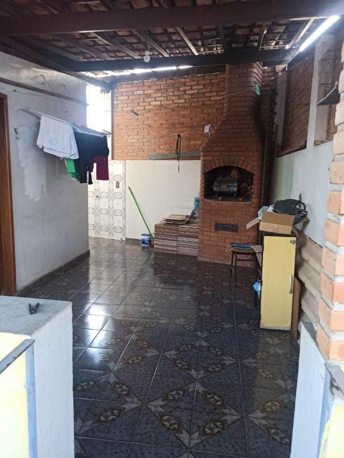 Casa à venda com 3 quartos, 180m² - Foto 1