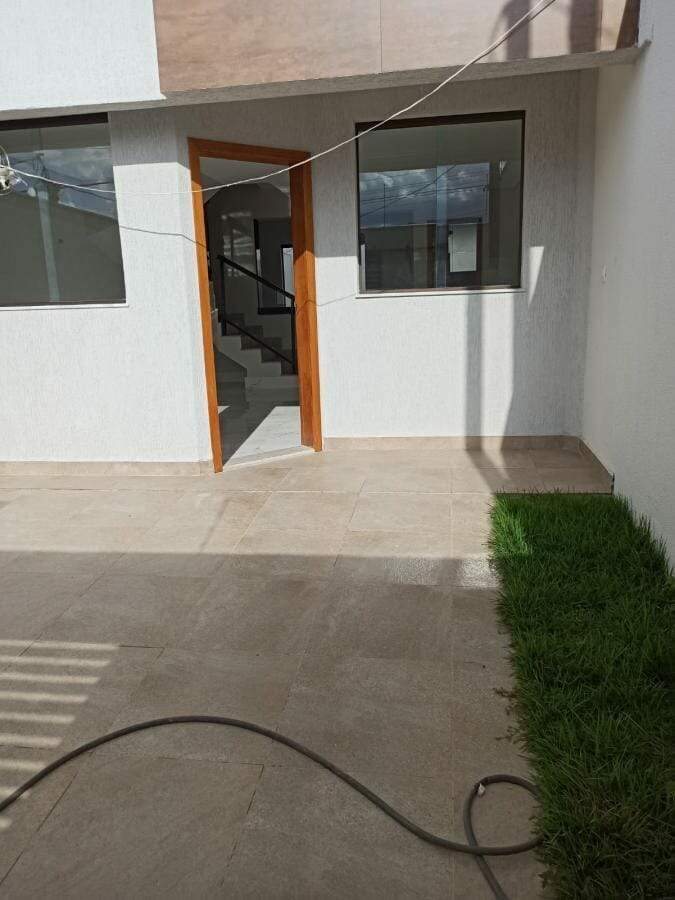 Casa à venda com 3 quartos, 88m² - Foto 2