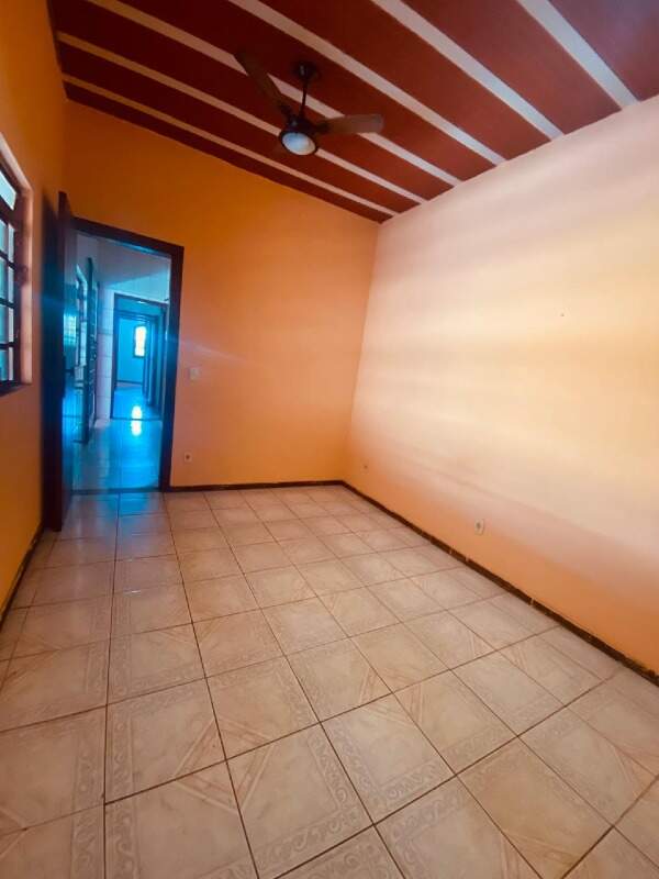 Casa à venda com 4 quartos, 220m² - Foto 8