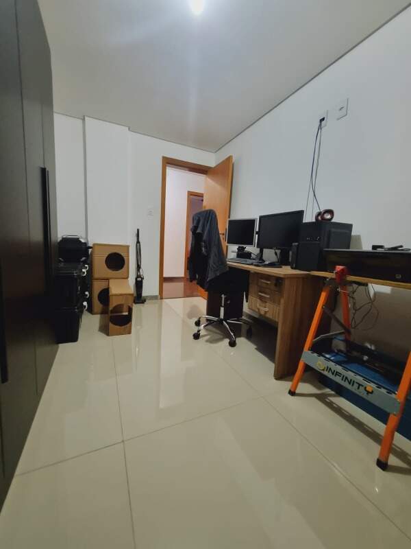 Apartamento à venda com 3 quartos, 95m² - Foto 8