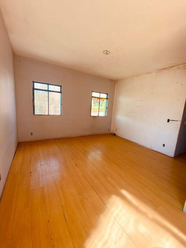 Casa à venda com 5 quartos, 360m² - Foto 1