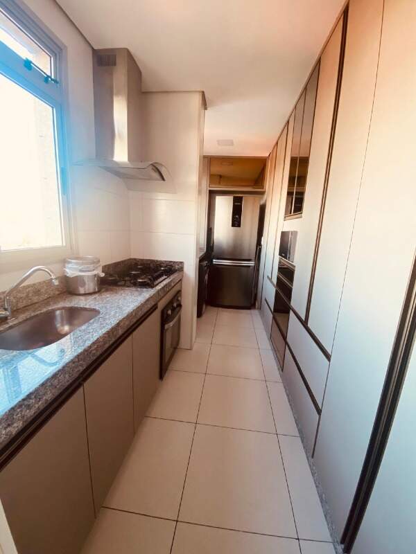 Apartamento à venda com 3 quartos, 72m² - Foto 2