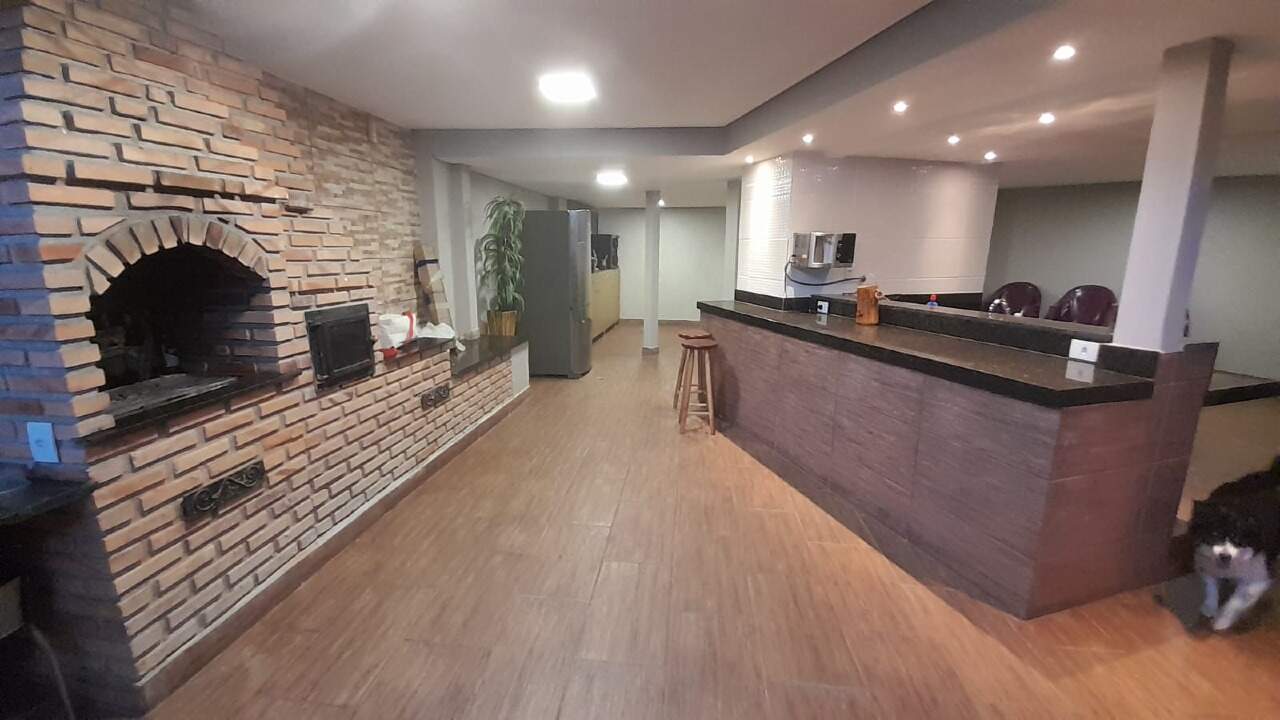 Casa à venda com 4 quartos, 382m² - Foto 1