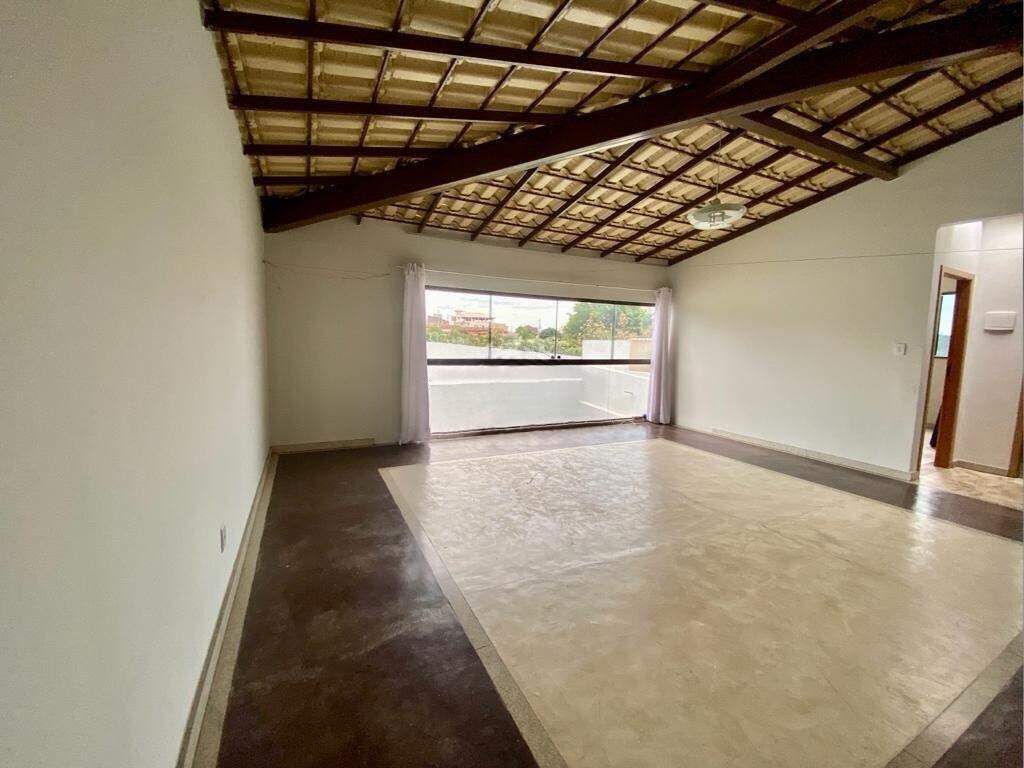 Casa à venda com 4 quartos, 290m² - Foto 9