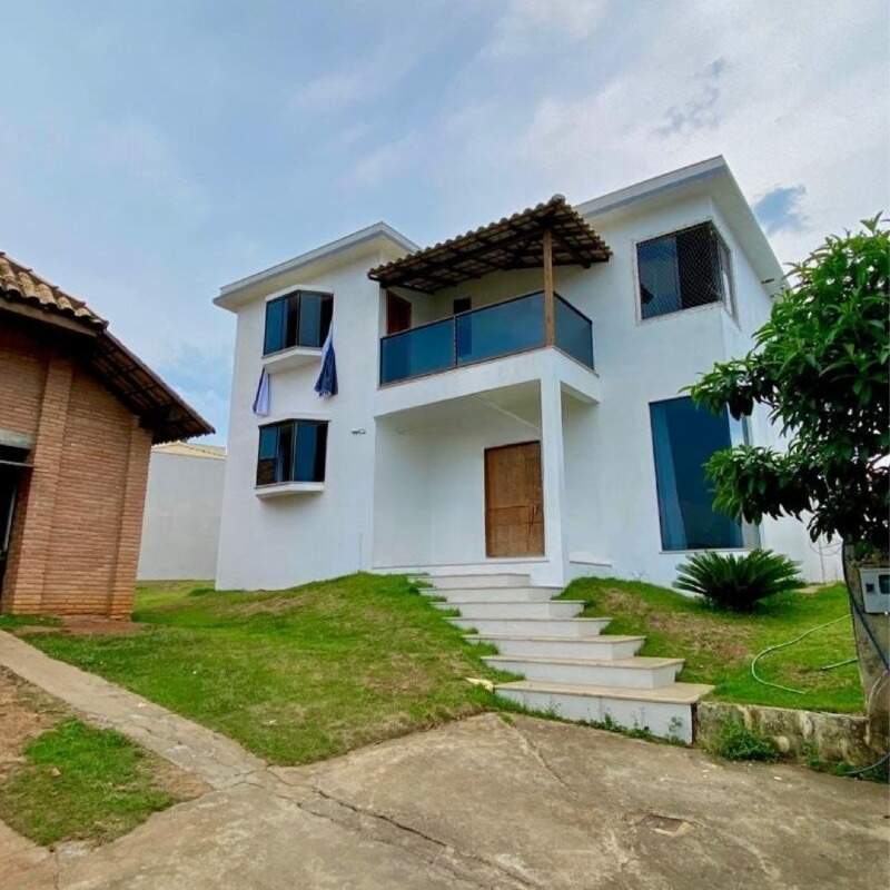 Casa à venda com 4 quartos, 290m² - Foto 1