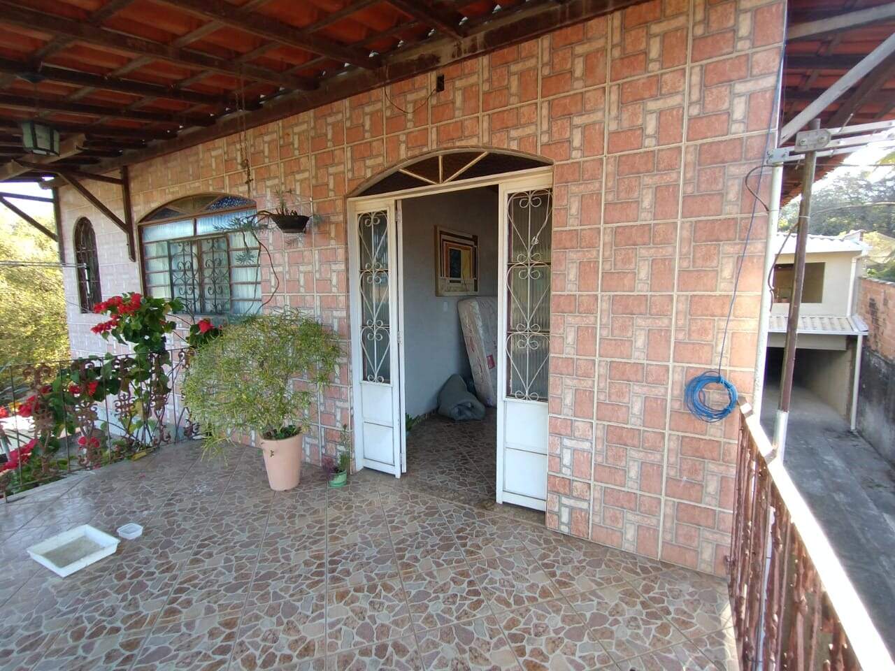 Casa à venda com 3 quartos, 500m² - Foto 1