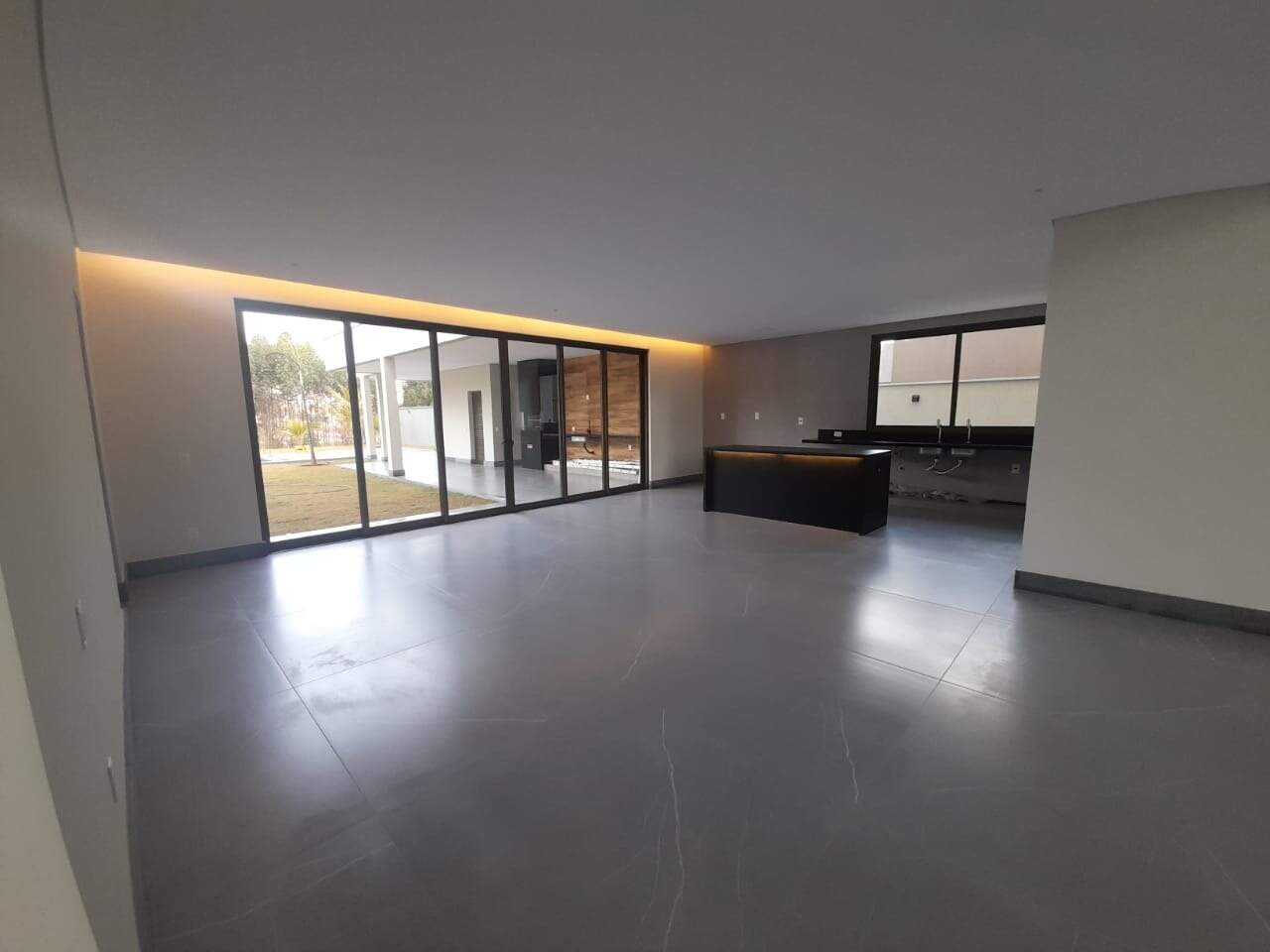 Casa à venda com 4 quartos, 339m² - Foto 6