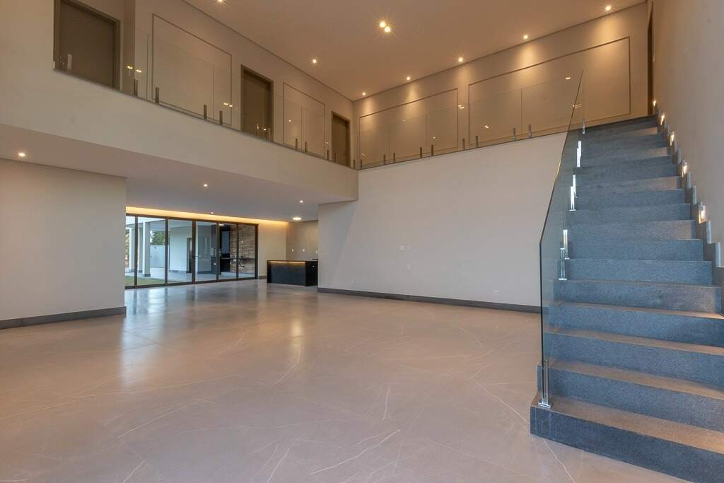 Casa à venda com 4 quartos, 339m² - Foto 2