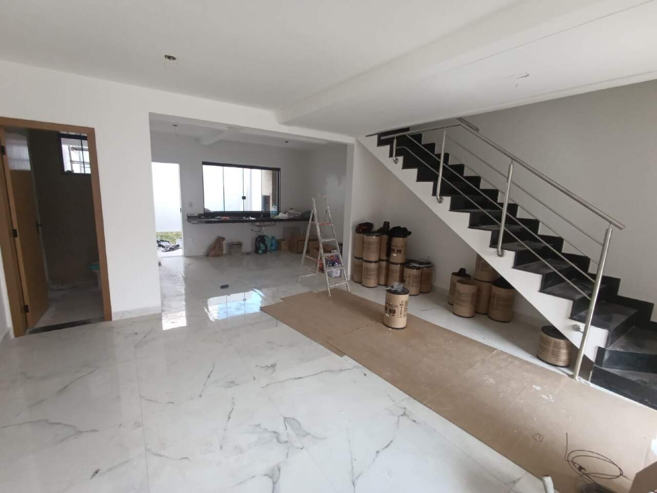 Casa à venda com 3 quartos, 122m² - Foto 1