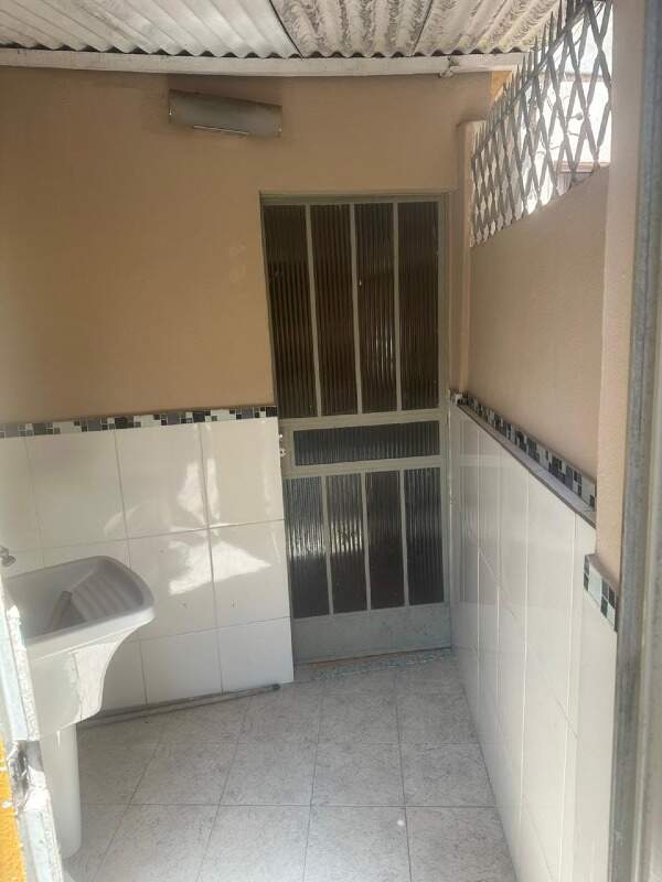 Casa à venda com 3 quartos, 100m² - Foto 8