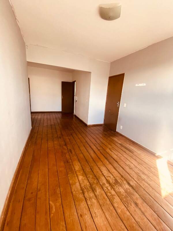 Apartamento à venda com 3 quartos, 122m² - Foto 2