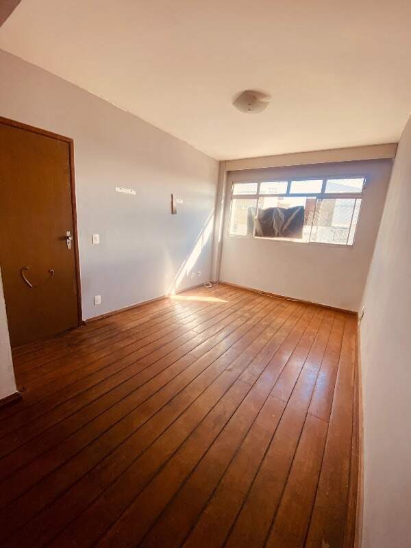 Apartamento à venda com 3 quartos, 122m² - Foto 1