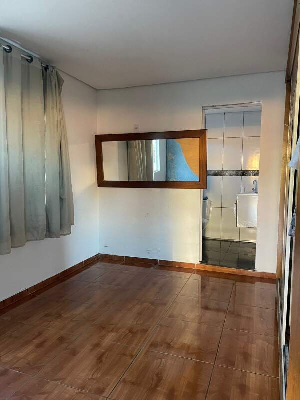 Casa à venda com 4 quartos, 180m² - Foto 1