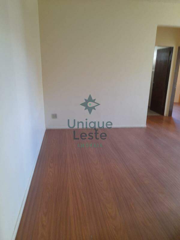 Apartamento à venda com 2 quartos, 67m² - Foto 2