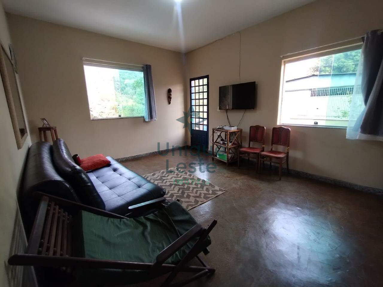 Casa à venda com 4 quartos, 1500m² - Foto 2