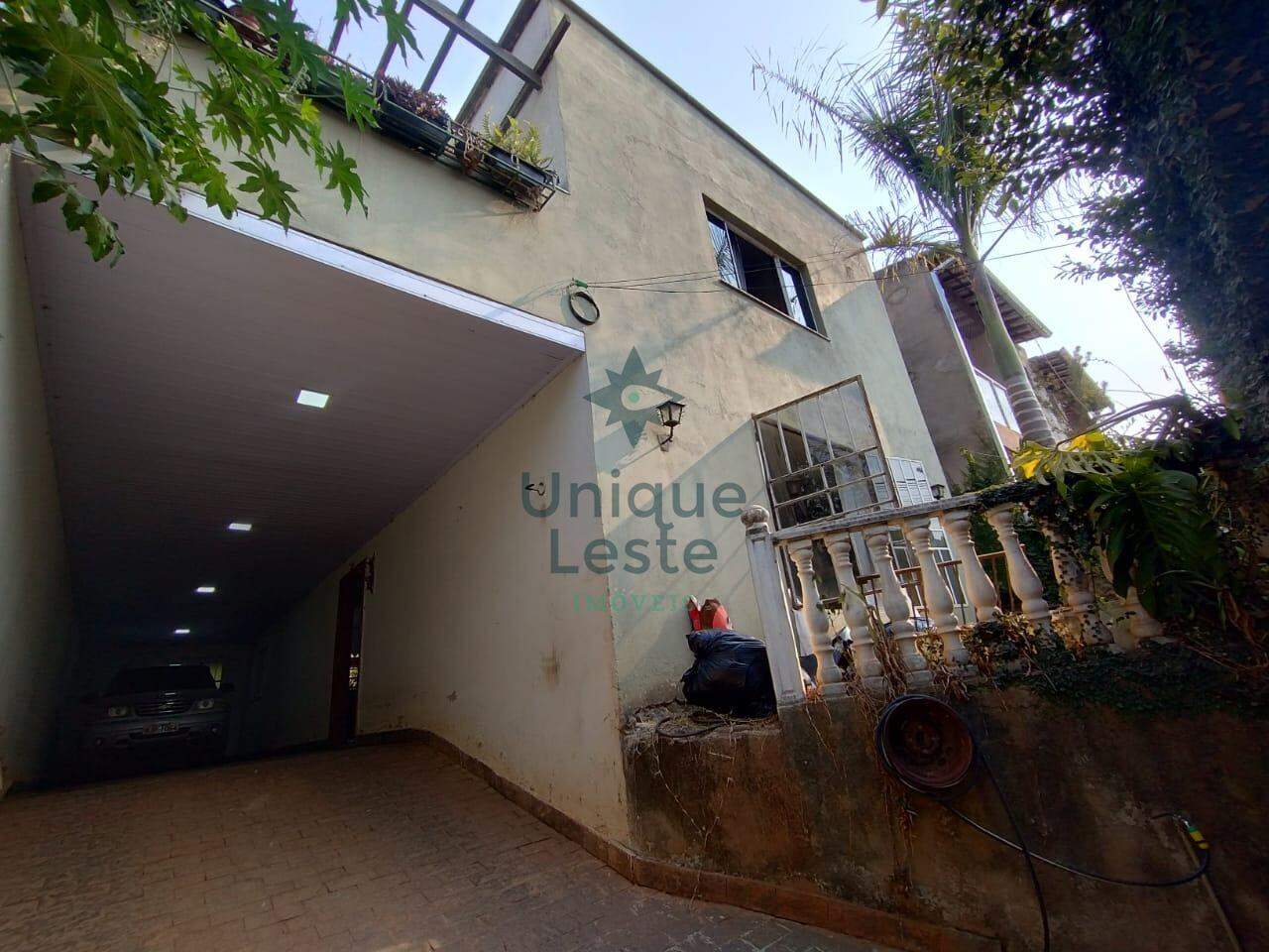 Casa à venda com 3 quartos, 285m² - Foto 1