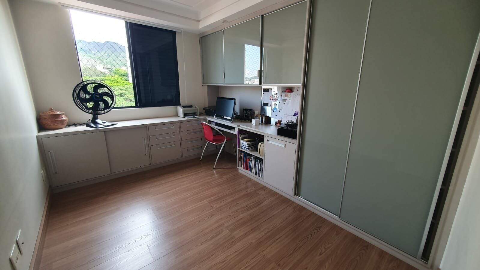 Apartamento à venda com 4 quartos, 216m² - Foto 17