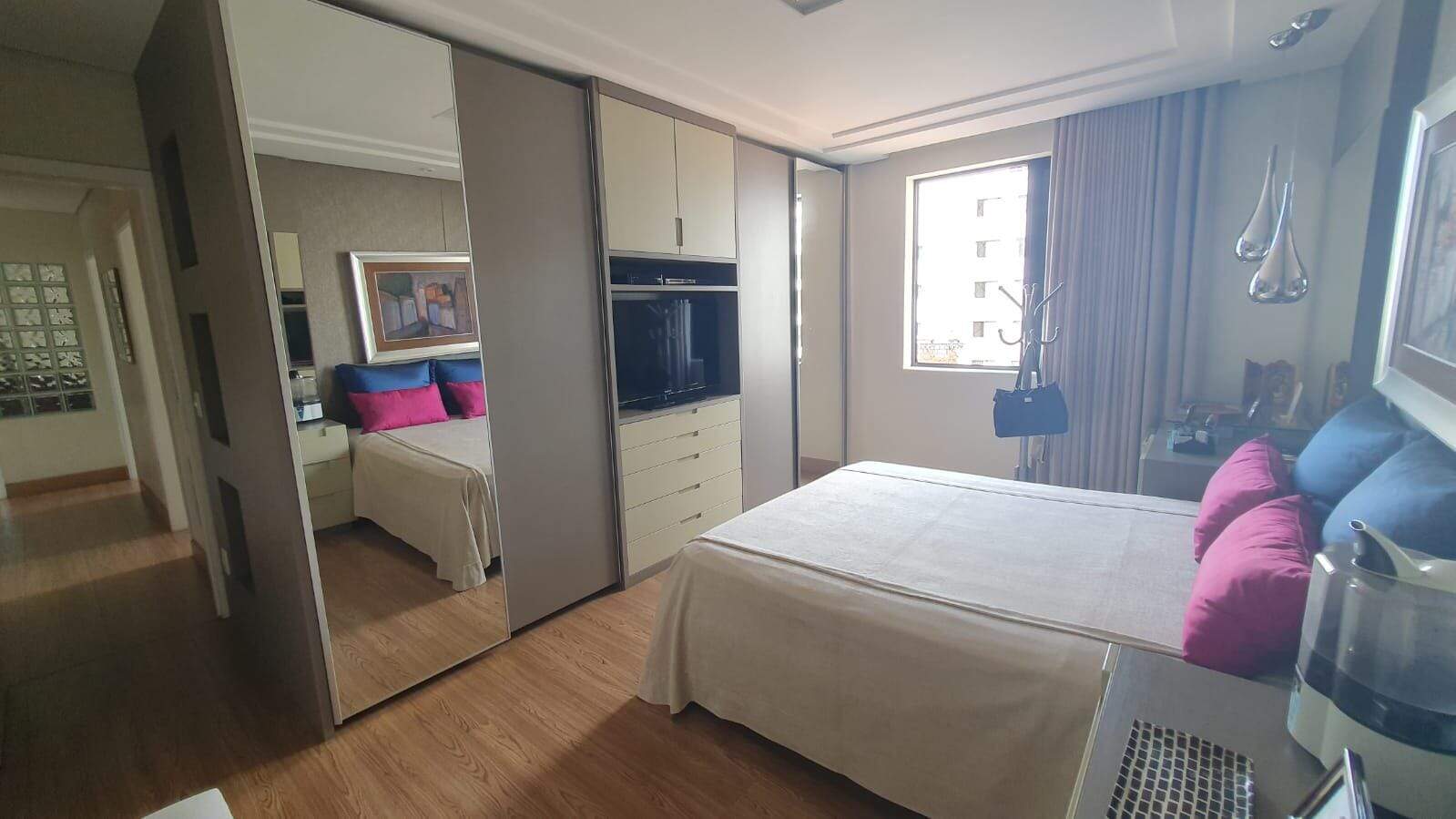 Apartamento à venda com 4 quartos, 216m² - Foto 12