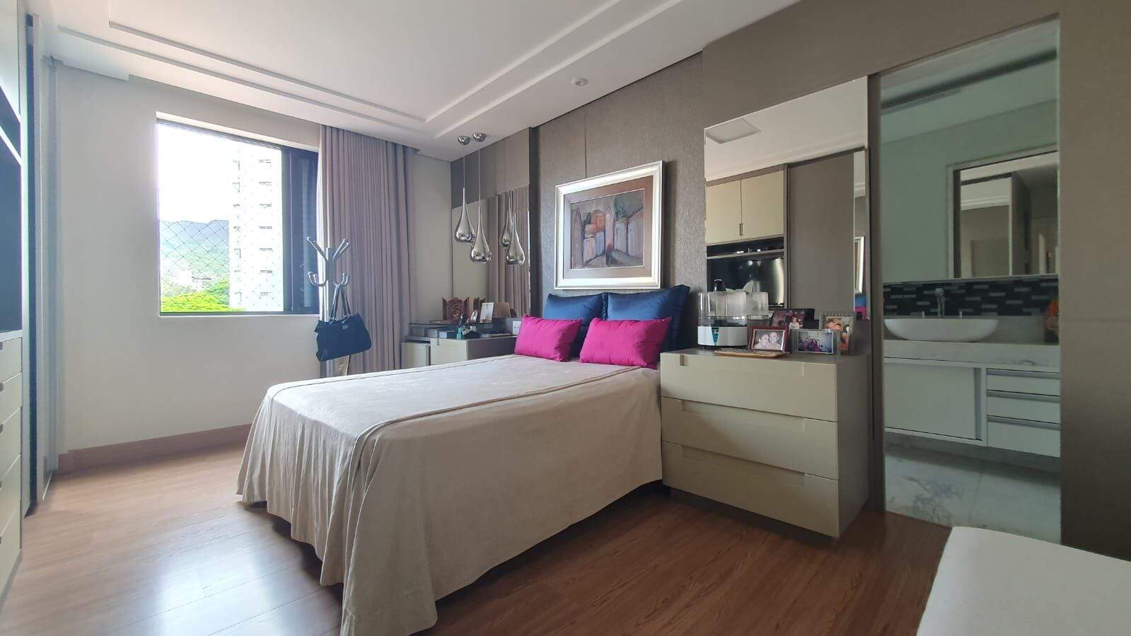 Apartamento à venda com 4 quartos, 216m² - Foto 13