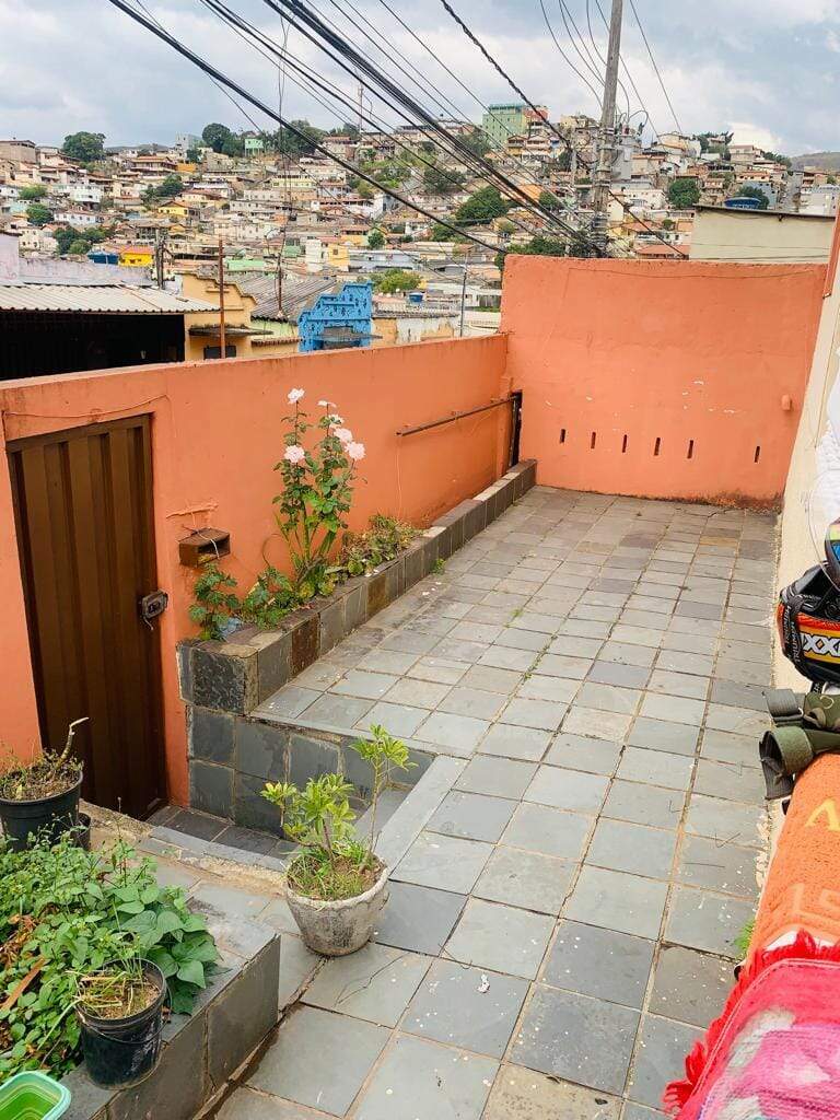 Casa à venda com 5 quartos, 360m² - Foto 1