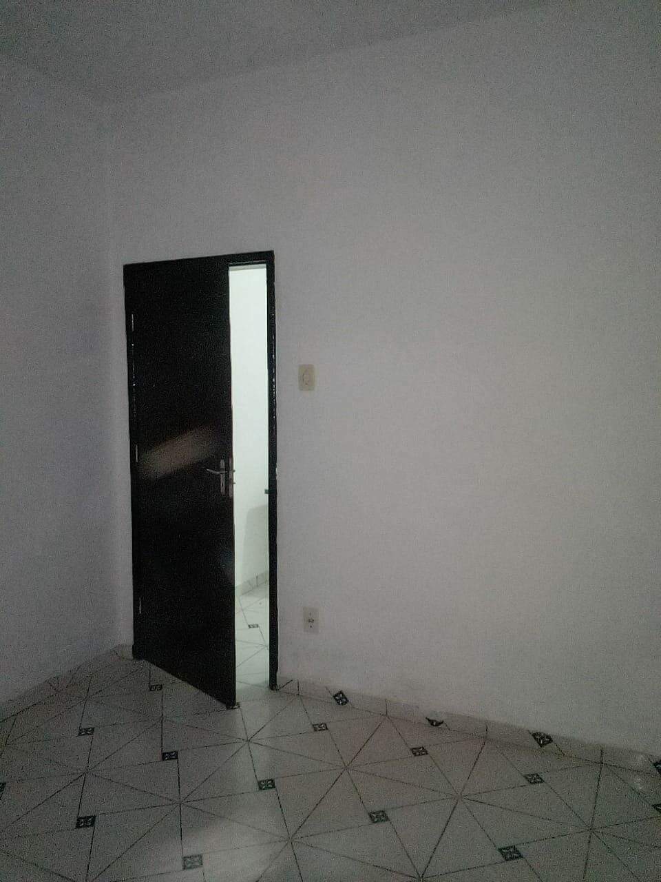 Casa à venda com 2 quartos, 600m² - Foto 3