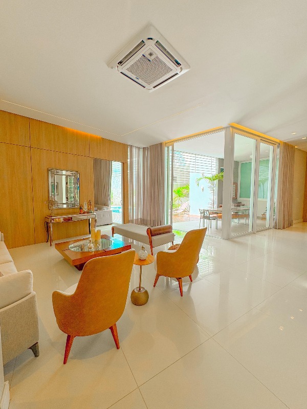 Casa em Condomínio à venda no Centro: 