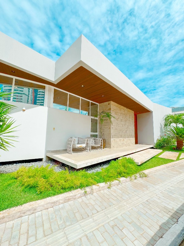 Casa em Condomínio à venda no Centro: 