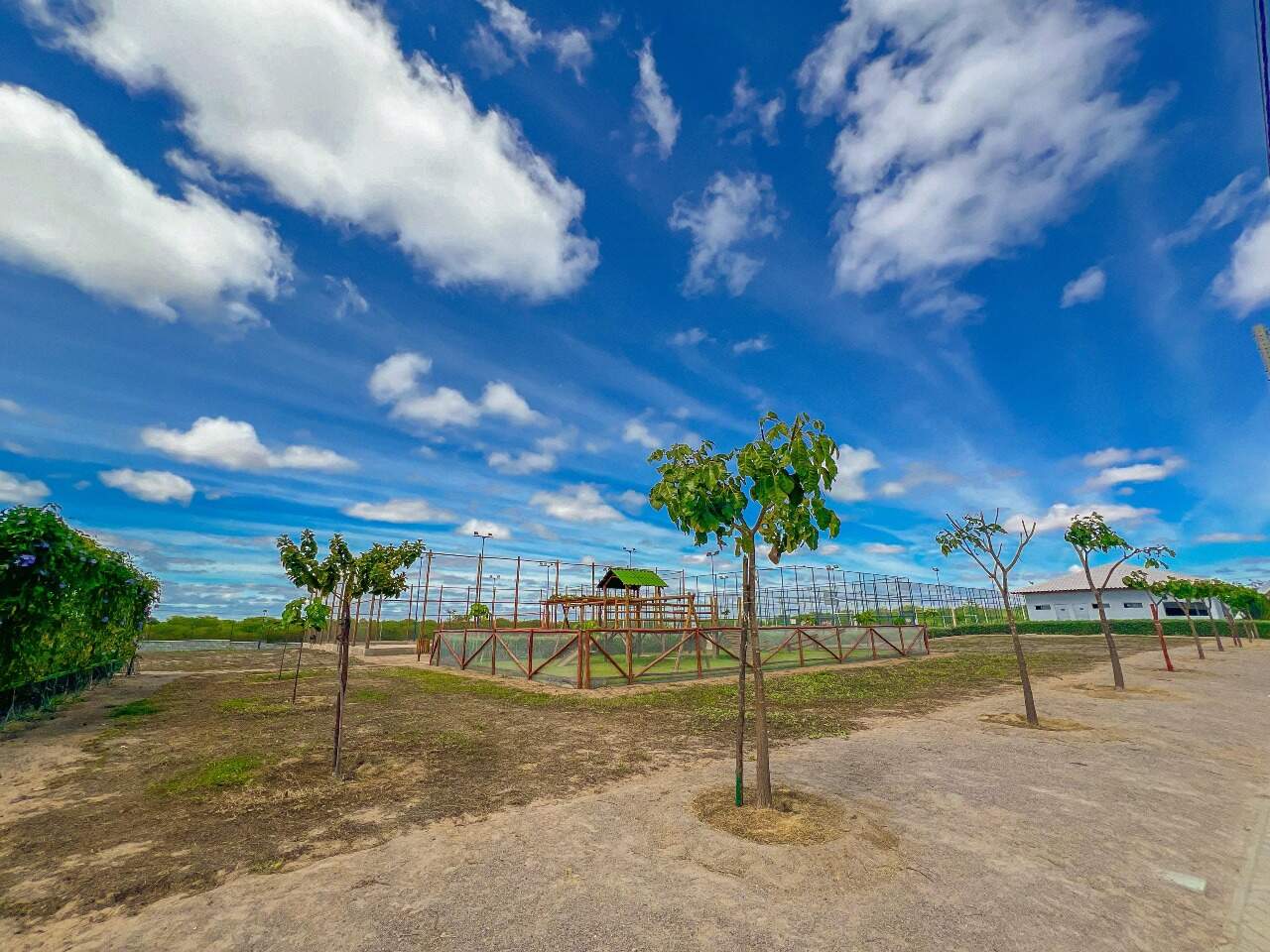 Lote em condomínio à venda no Vila Eduardo: 