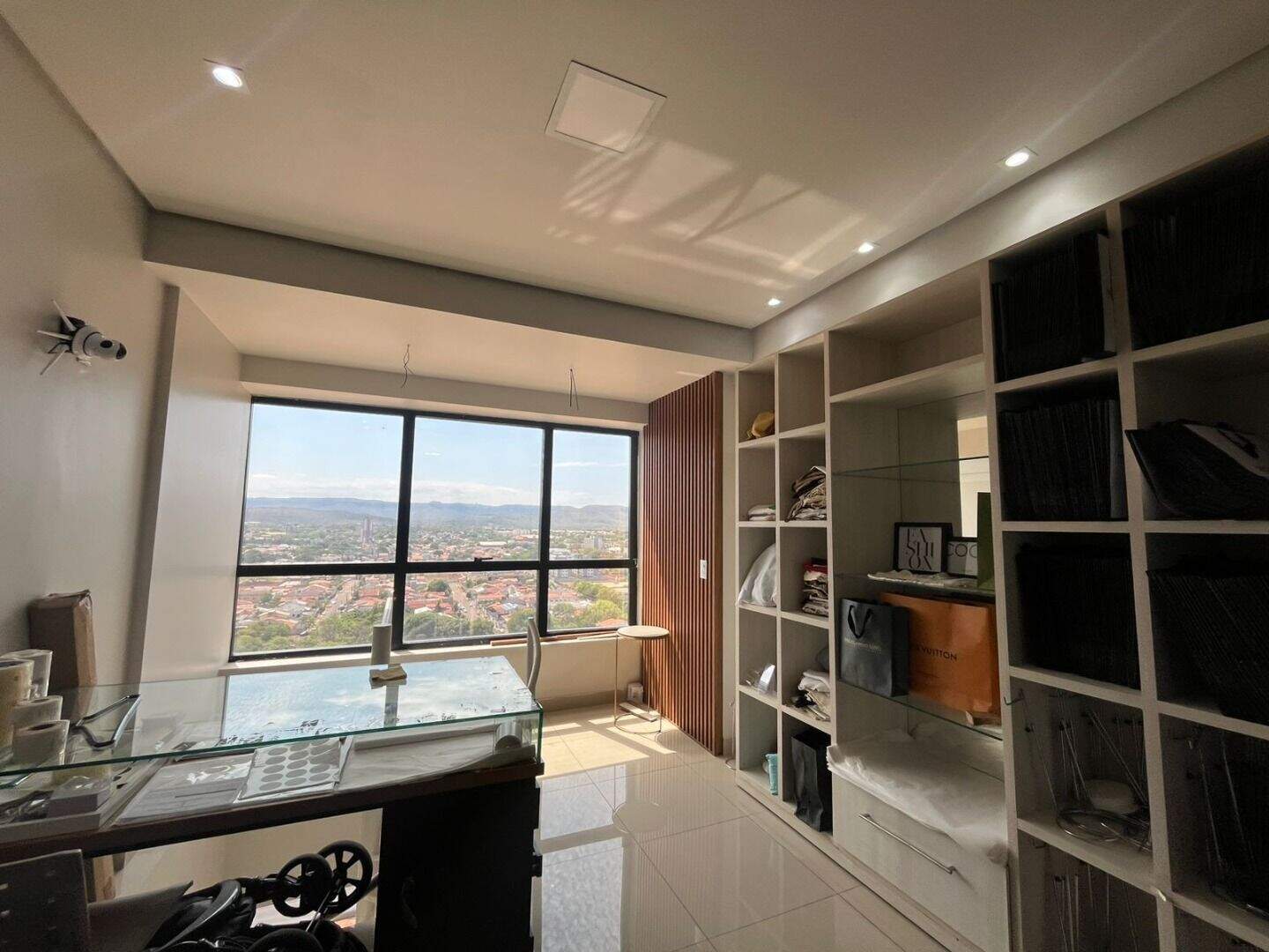 Sala à venda no Plano Diretor Norte: 