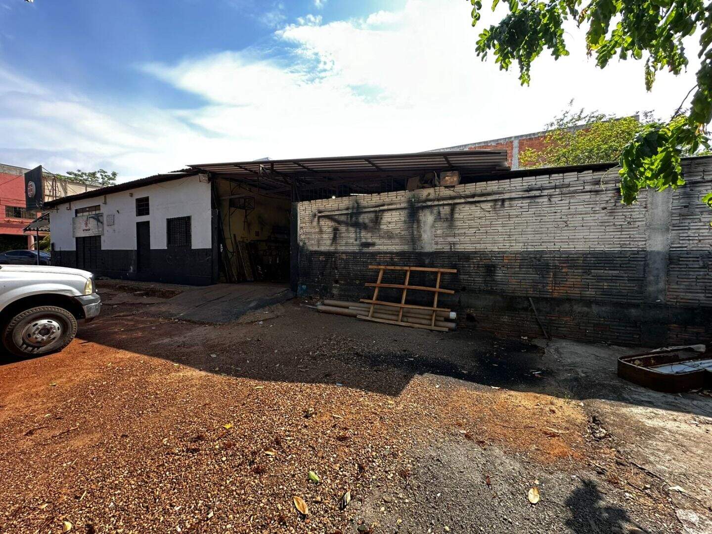 Sala à venda no Plano Diretor Sul: 