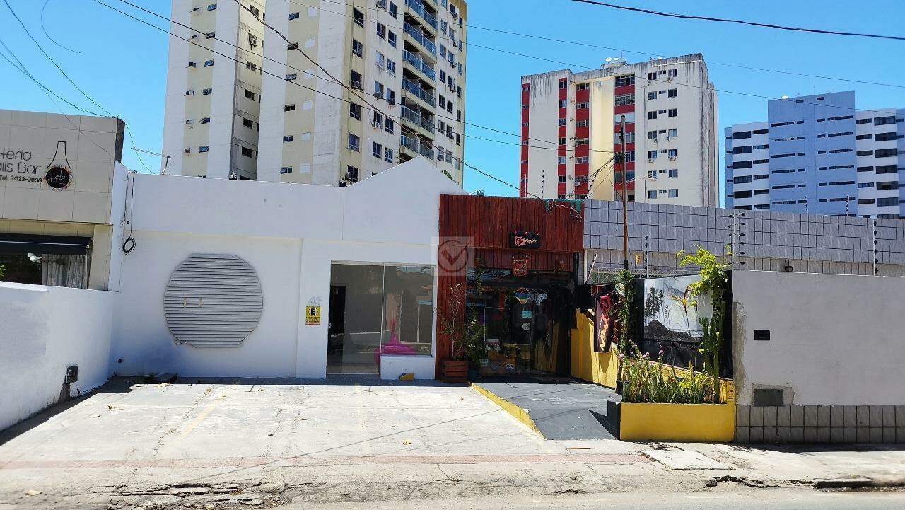 Aluguel de Casa Comercial na Avenida Professor Acrísio Cruz: Oportunidade Imperdível!