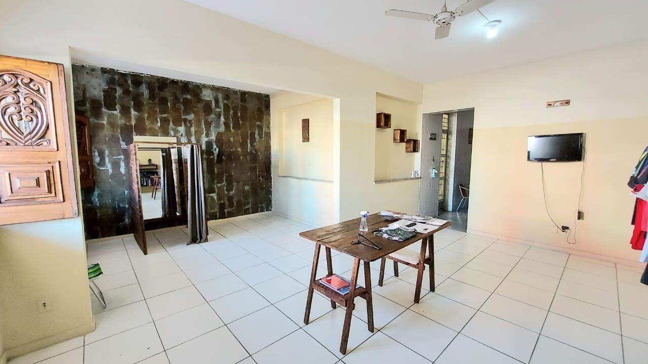 Oportunidade Imperdível: Casa na Av. Hermes Fontes. Localização Estratégica - Foto 4