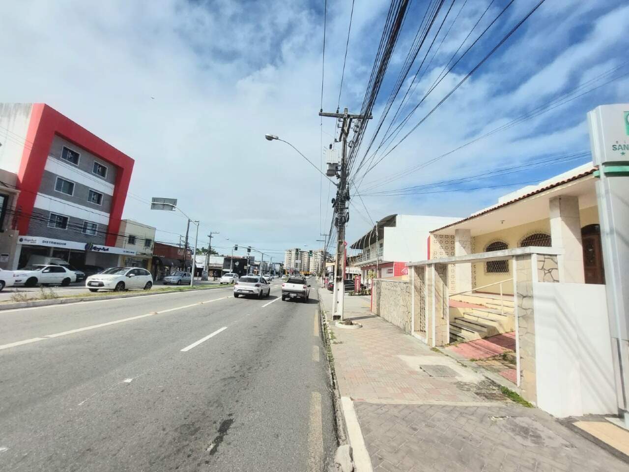 Oportunidade Imperdível: Casa na Av. Hermes Fontes. Localização Estratégica - Foto 2