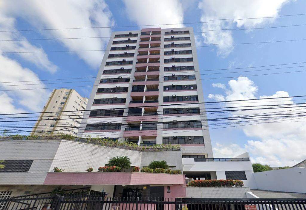 Apto reformado, com 4 quartos (sendo 02 suíte) no Condominio Montparnasse - São José
