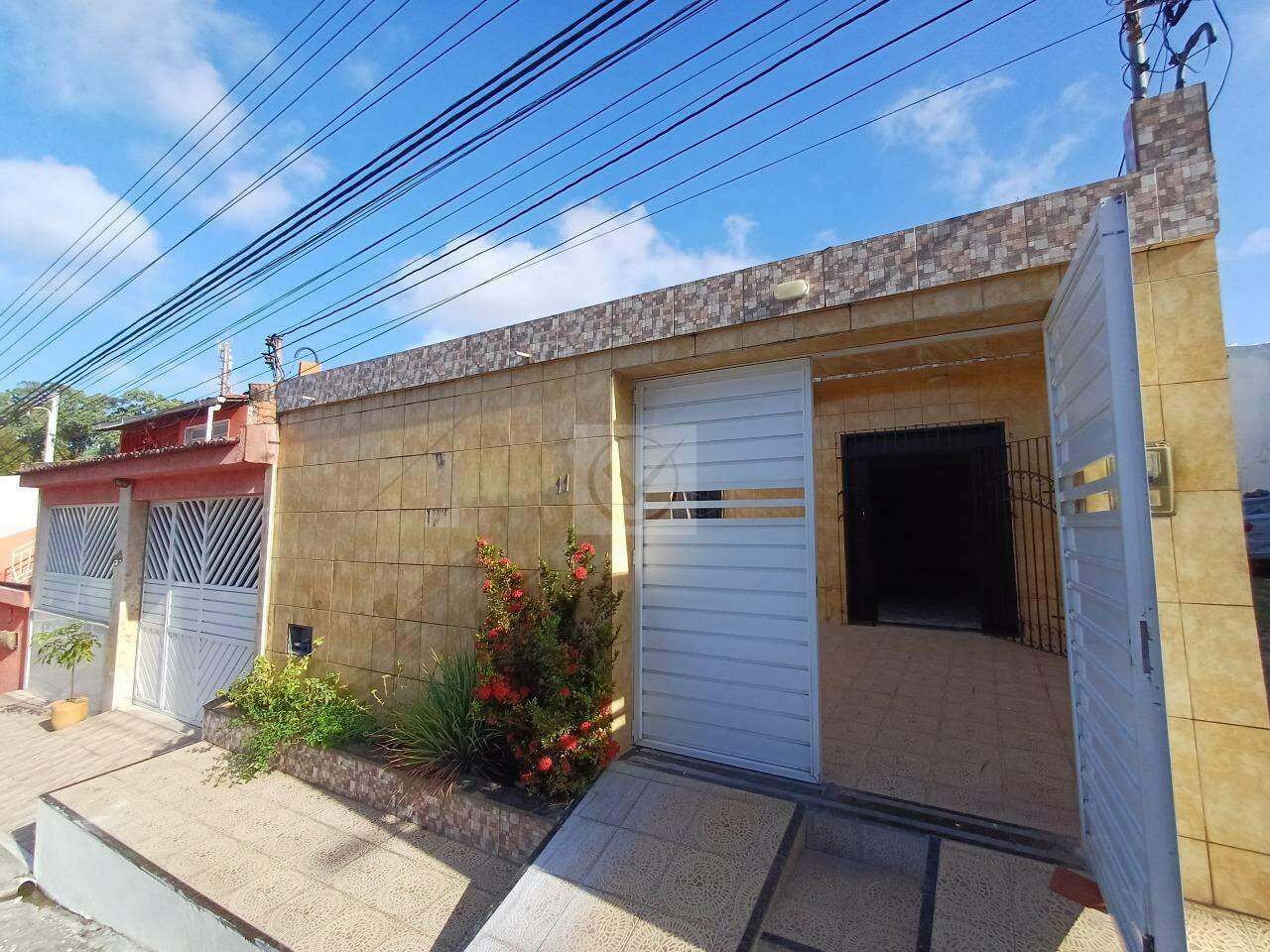 Vende-se Casa em Condomínio Fechado no Bairro 18 do Forte - Aracaju-SE