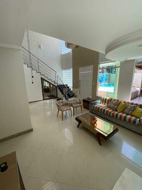Venda - Luxo e Espaço na Coroa do Meio: Magnífica Casa Duplex com 5 Quartos e Área de Lazer Completa!